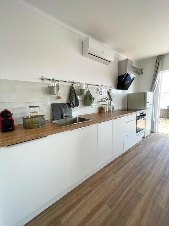 Sun Waves Beach Apartment Портиман Екстериор снимка